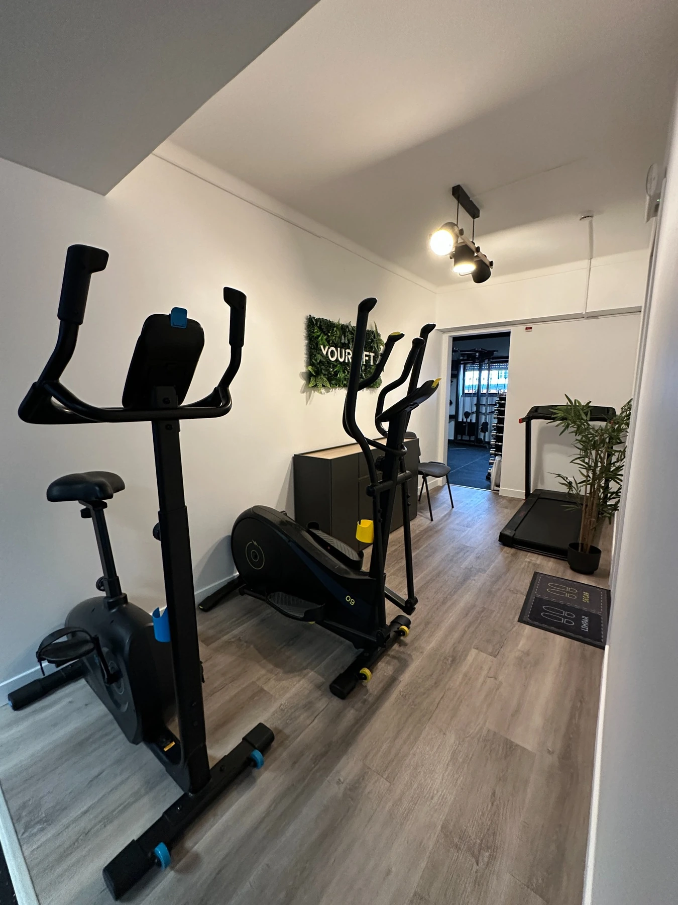 Zona de cardio e ligação entre as salas